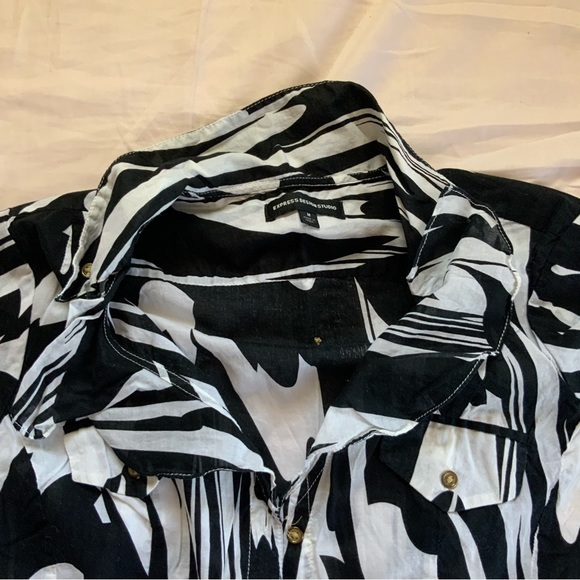 Express Black and White Abstract Pattern Button Down Blouse - Picture 4 of 5